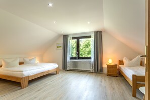 4 bedrooms, iron/ironing board, free WiFi, bed sheets - Spacious, comfortable vacation home on Rügen in Putbus for 2 to 8 people (Putbus)