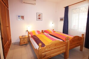 2 slaapkamers, een kluis op de kamer, een strijkplank/strijkijzer, wifi