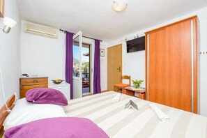 1 bedroom, free WiFi, bed sheets - Room in Cavtat with Seaview, Balcony, Air condition, WIFI (3686-1) (Cavtat)