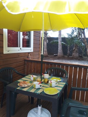 Deluxe Bungalow, Hot Tub (Géranium) | Terrace/patio - la cariole (Saint-Pierre)