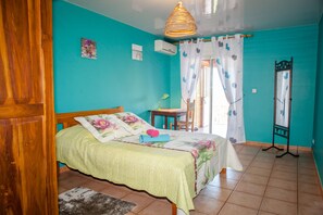 Bungalow, terrasse (Margosier) | 2 soverom, individuelt dekorert, individuelt innredet og skrivebord