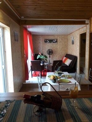 Deluxe-Bungalow, Whirlpool (Géranium) | Wohnbereich