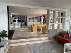 Interior - Luxurious holiday home directly on the lake (Wervershoof)