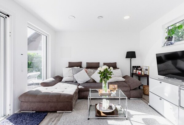 Smart TV, DVD player, books, music library