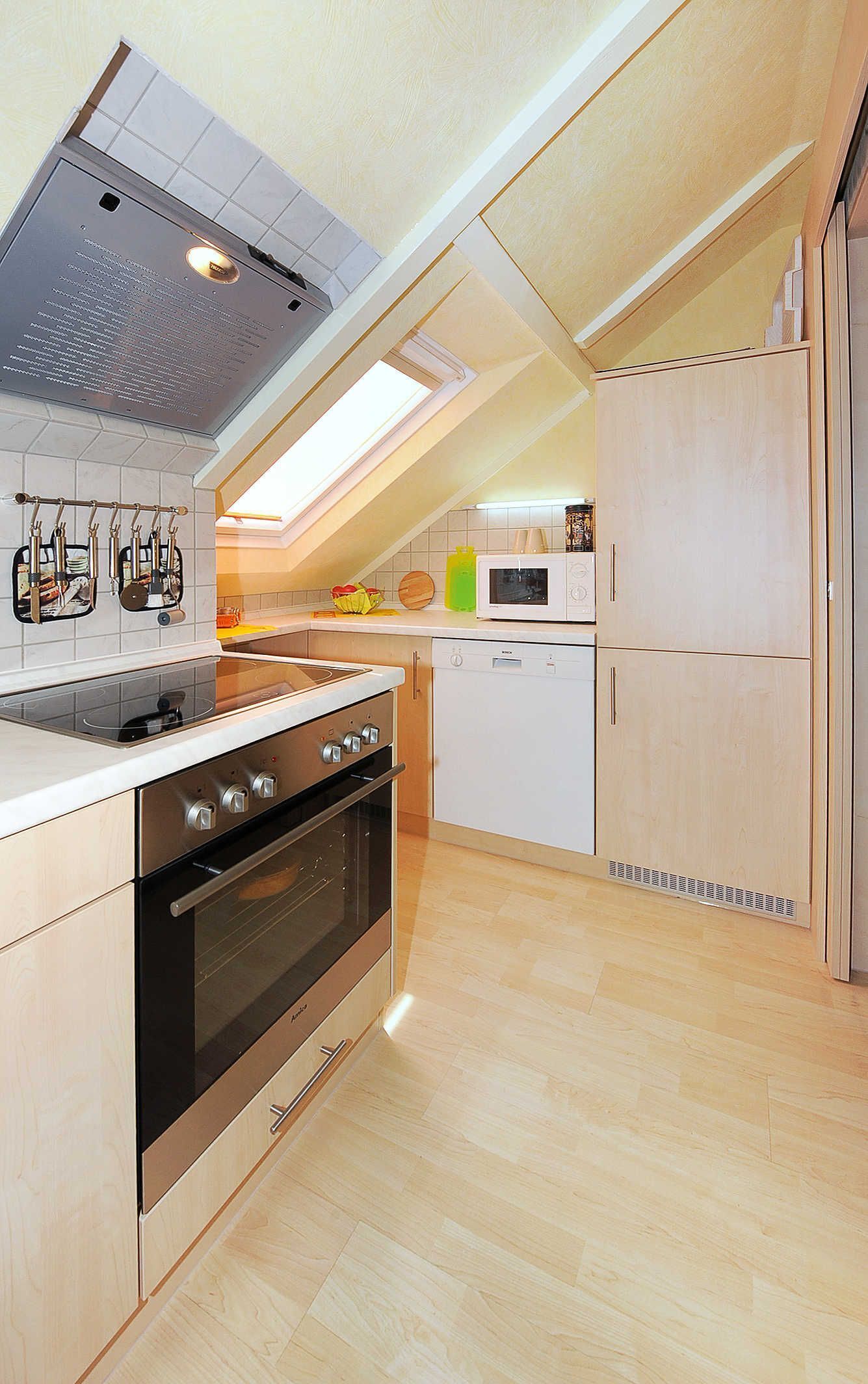 Kühlschrank, Mikrowelle, Ofen, Geschirrspüler