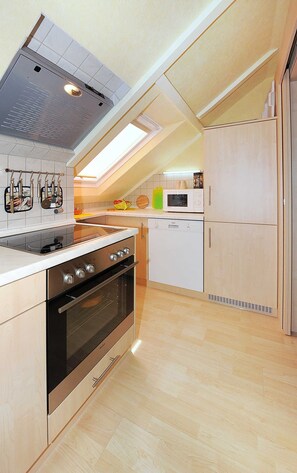 Kühlschrank, Mikrowelle, Ofen, Geschirrspüler