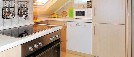 KĂŒhlschrank, Mikrowelle, Ofen, GeschirrspĂŒler