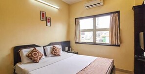 Laptop workspace, rollaway beds, free WiFi, bed sheets - Suhashini Palace (Mysore)