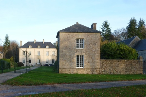 vue du pavillon et du chateau