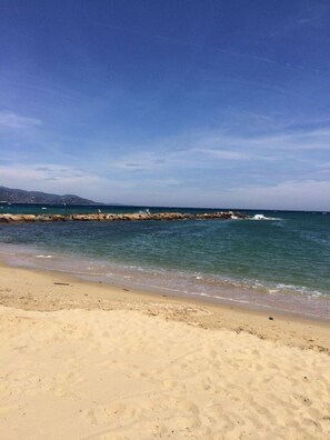 Beach nearby - Seaside house with swimming pool. (Le Lavandou)