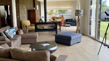 Televisie, boeken en een stereo