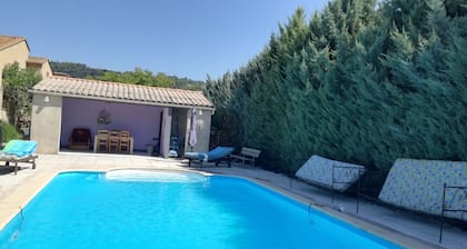 VILLA 140 M2, IN DER NĂHE VON VERDON, GROĂE RUHIG