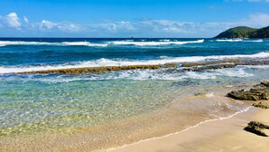 A beach with clear water, waves, and a rocky shoreline. - Villa Vue Sauvage in Tartane, in the Caravelle nature reserve. (LA TRINITÉ)