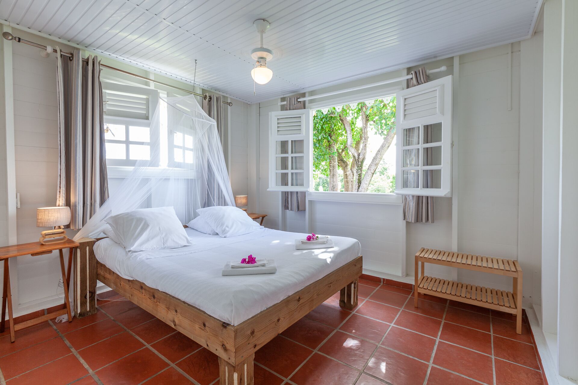 2 bedrooms, in-room safe, iron/ironing board, free WiFi