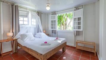 2 bedrooms, in-room safe, iron/ironing board, free WiFi