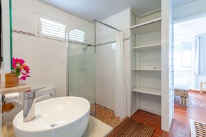 Shower, free toiletries, towels, toilet paper