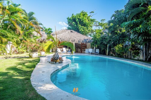 Caribbean Villa / Private Pool-Jacuzzi / 200M beach-restaurants / Free Wifi
