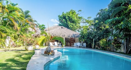 Caribbean Villa / Private Pool-Jacuzzi / 200M beach-restaurants / Free Wifi