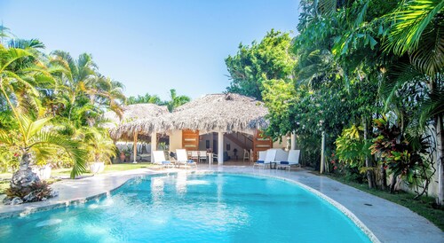 Caribbean Villa / Private Pool-Jacuzzi / 200M beach-restaurants / Free Wifi