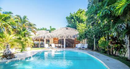 Caribbean Villa / Private Pool-Jacuzzi / 200M beach-restaurants / Free Wifi
