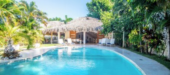 Caribbean Villa / Private Pool-Jacuzzi / 200M beach-restaurants / Free Wifi
