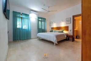 4 Schlafzimmer, Zimmersafe, Bügeleisen/Bügelbrett, WLAN