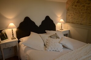 2 bedrooms, desk, soundproofing, iron/ironing board