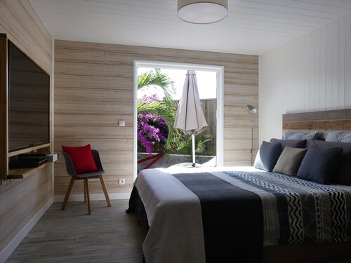 Lodge climatisé avec piscine proche de Deshaies