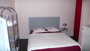 2 slaapkamers, een strijkplank/strijkijzer, gratis wifi