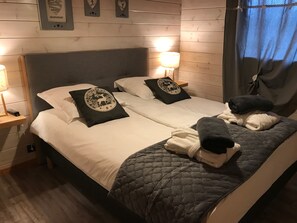 3 bedrooms, soundproofing, iron/ironing board, travel cot