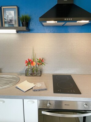 Réfrigérateur, micro-ondes, four, lave-vaisselle