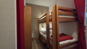 3 habitaciones y tabla de planchar con plancha 