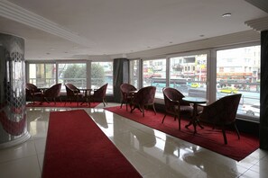 Lobby sitting area - Hotel Ozbek (Istanbul)