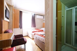Chambre Double ou avec lits jumeaux | Minibar, coffres-forts dans les chambres, rideaux occultants
