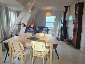 Dining - Normandy Waterfront, fantastic view, direct access to the beach Appt 3 bedrooms for 6 (Hermanville-sur-Mer)