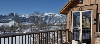 Large charming mountain retreat for 12, close to ski resorts and lake with beach
