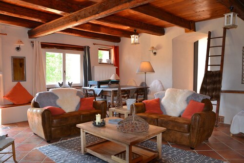 Grande maison de pays en montagne - ski et lac à proximité immédiate.