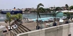 2 outdoor pools