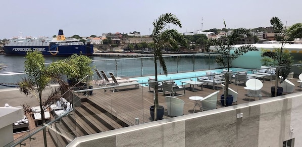 2 piscines extérieures