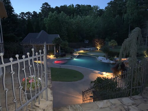 LUXURY VILLA IN A LUXURIOUS NEIGHBORHOOD IN CARY/RALEIGH