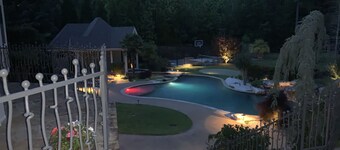LUXURY VILLA IN A LUXURIOUS NEIGHBORHOOD IN CARY/RALEIGH