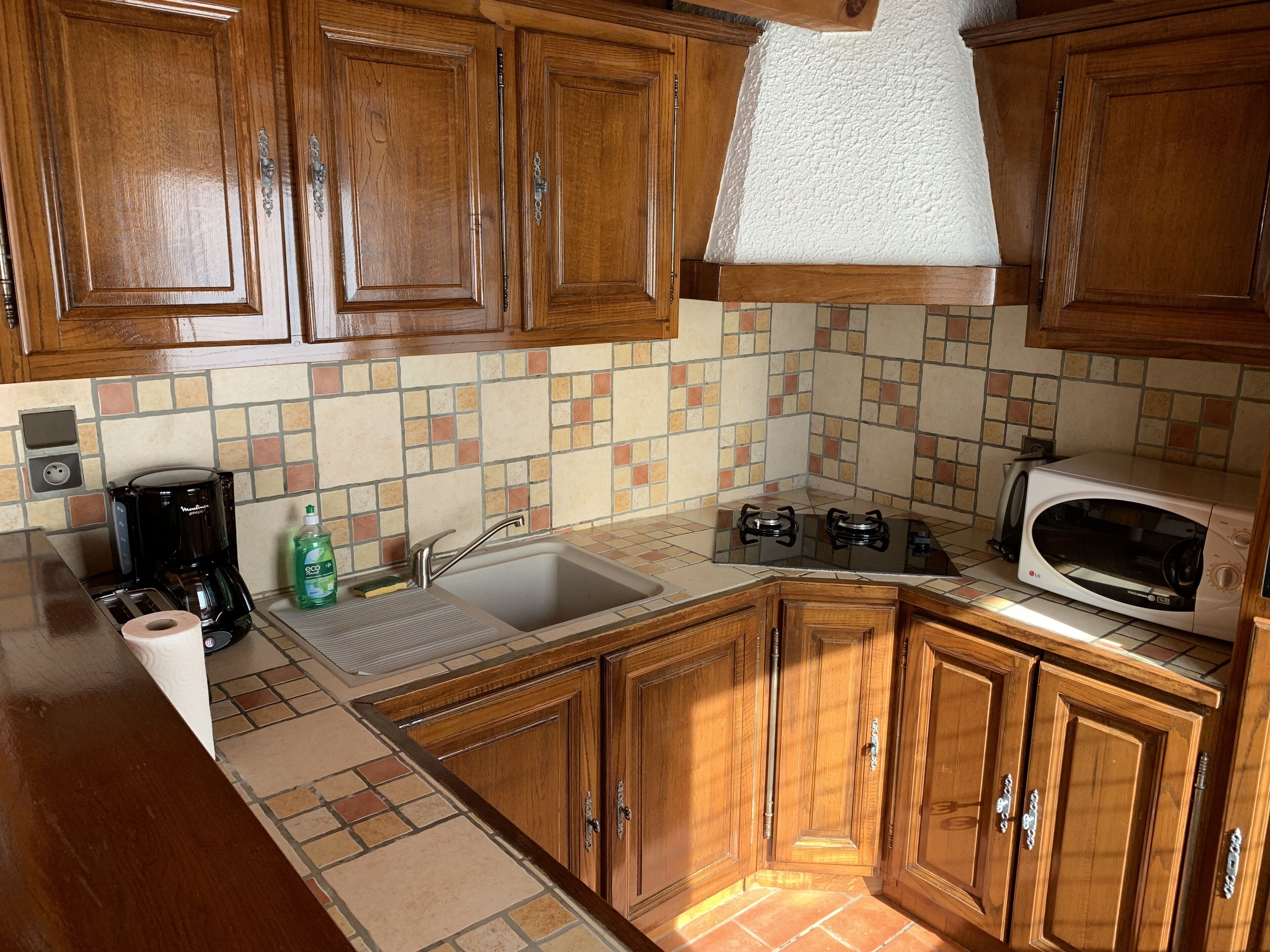 Stones, wood, slates, fireplace, view south full impregnable, 4 to 6 travelers.