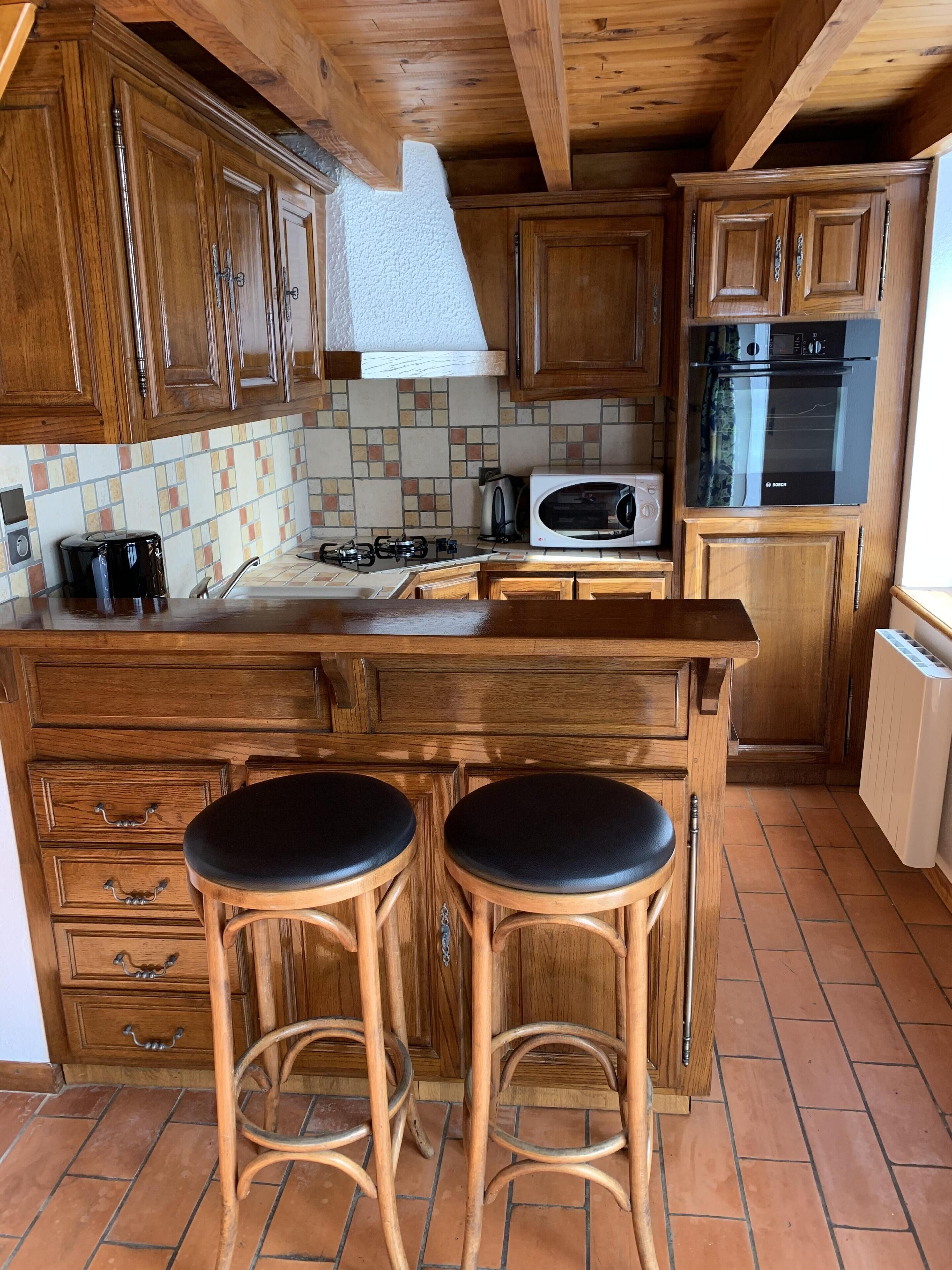 Stones, wood, slates, fireplace, view south full impregnable, 4 to 6 travelers.