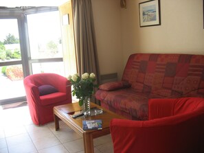 TV, ping pong - Gîte 3 * Tt Cft, free WiFi. Private terrace, Swimming pool 28 °, Tennis, Parking (Clohars-Carnoët)