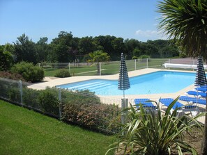 Piscina a l'aire lliure i piscina climatitzada