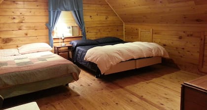 Geräumige Log Cabin Hotel liegt zwischen dem berühmten Salmon And Oswego Rivers
