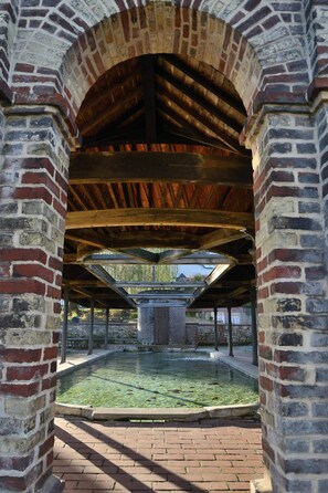 Property grounds - Connected tiny house 2 bedrooms terrace private parking giant cinema screen  (Honfleur)