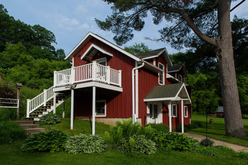 A city loft in a country setting! Beautiful and serene...
