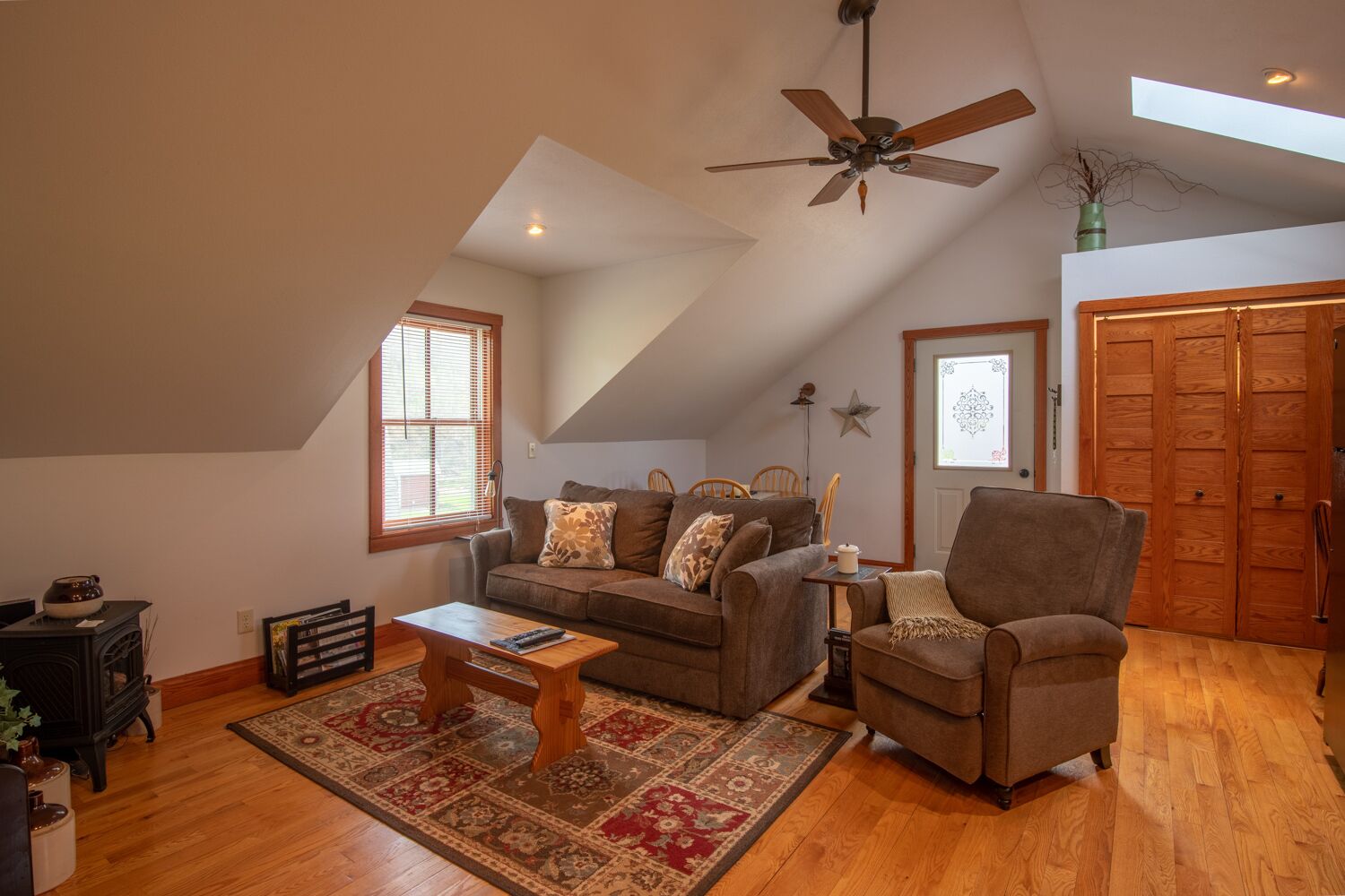  A city loft in a country setting! Beautiful and serene...