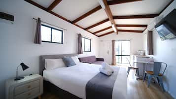 Lakeside Family Cabin | Blackout drapes, soundproofing, iron/ironing board, free WiFi